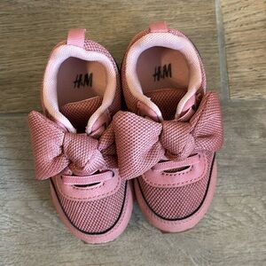 H&M Bow Toddler Sneakers, Pink, NWOT, size 4/5